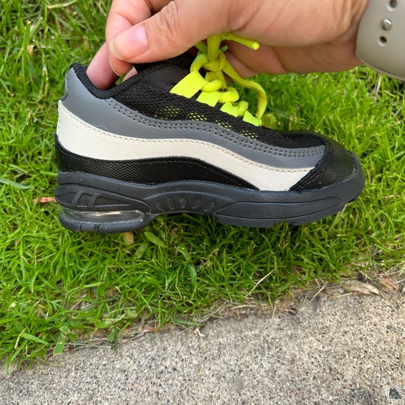 Nike Air Max 95 Toddler 'Black Volt'. Size 7c - Picture 3 of 10